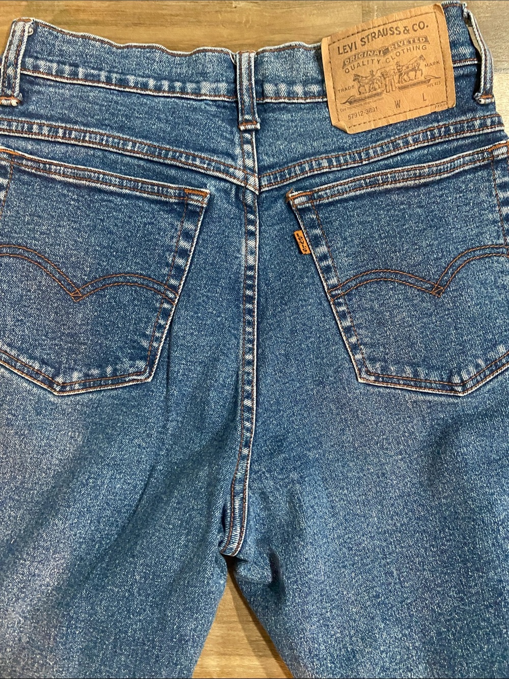 Y2K Levi's High-Rise Jeans in Classic Blue Denim - Picture 7 of 8